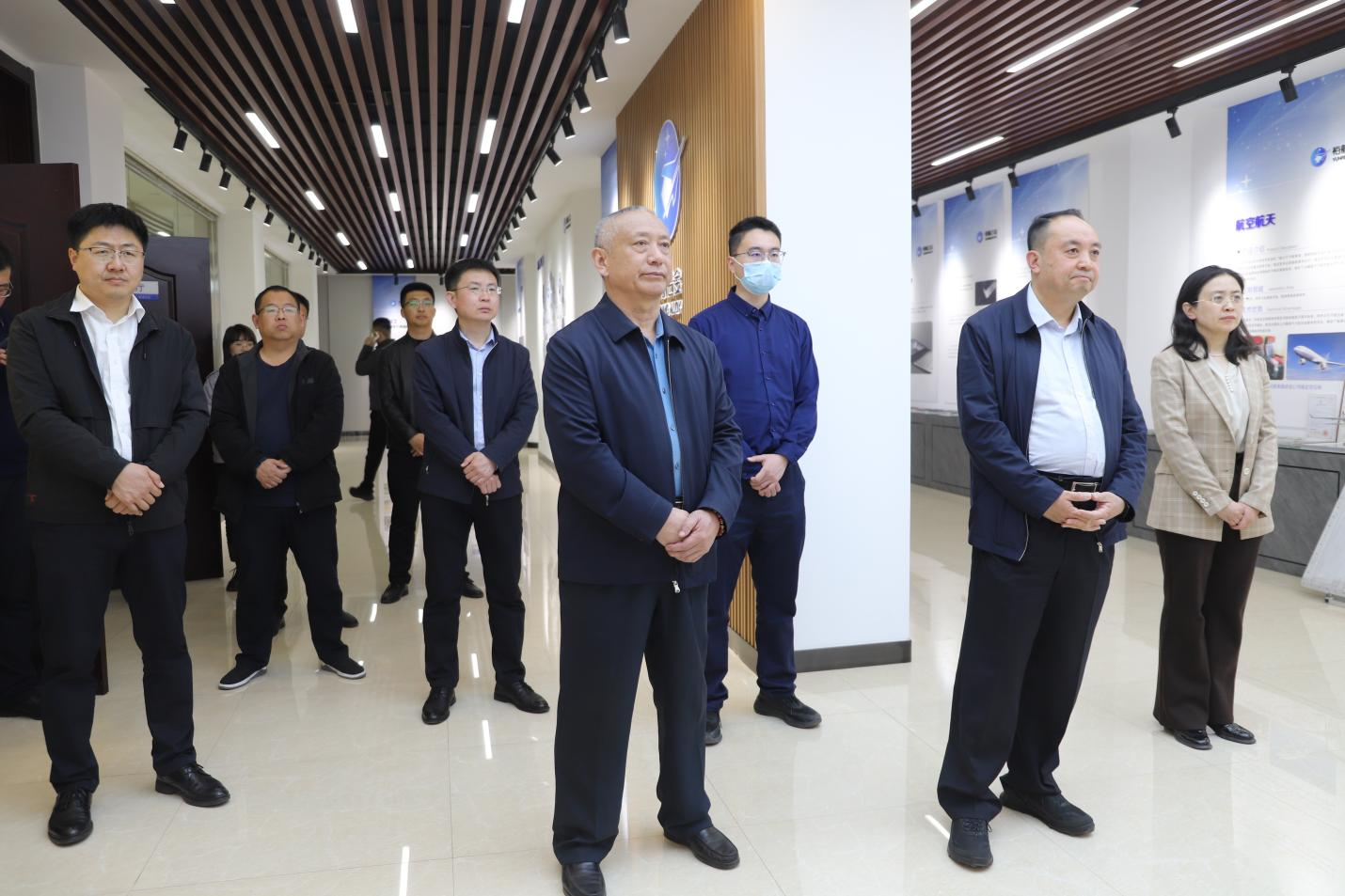 省工信廳電子信息產(chǎn)業(yè)處處長(zhǎng)、二級(jí)巡視員李英峰來山東三星集團(tuán)調(diào)研