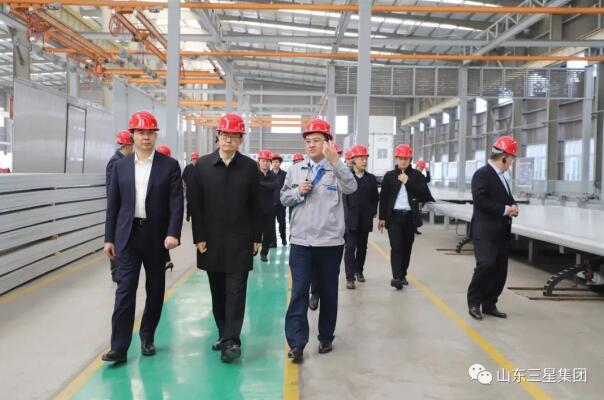 山東重工集團(tuán)、濰柴動(dòng)力、中國(guó)重汽集團(tuán)、中通客車集團(tuán)領(lǐng)導(dǎo)一行來(lái)機(jī)械公司交流考察